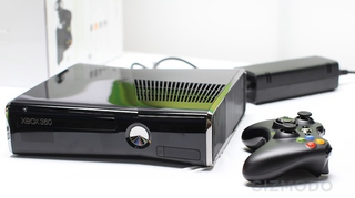 Illustration for article titled The New Xbox 360 in Person: So Glossy It Hurts
